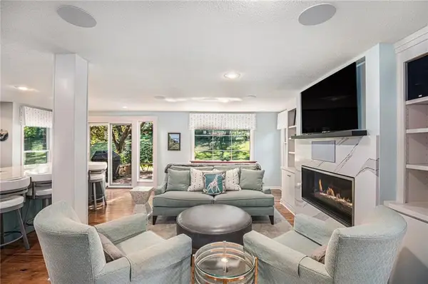 7475 Village Drive, Prairie Village, KS 66208