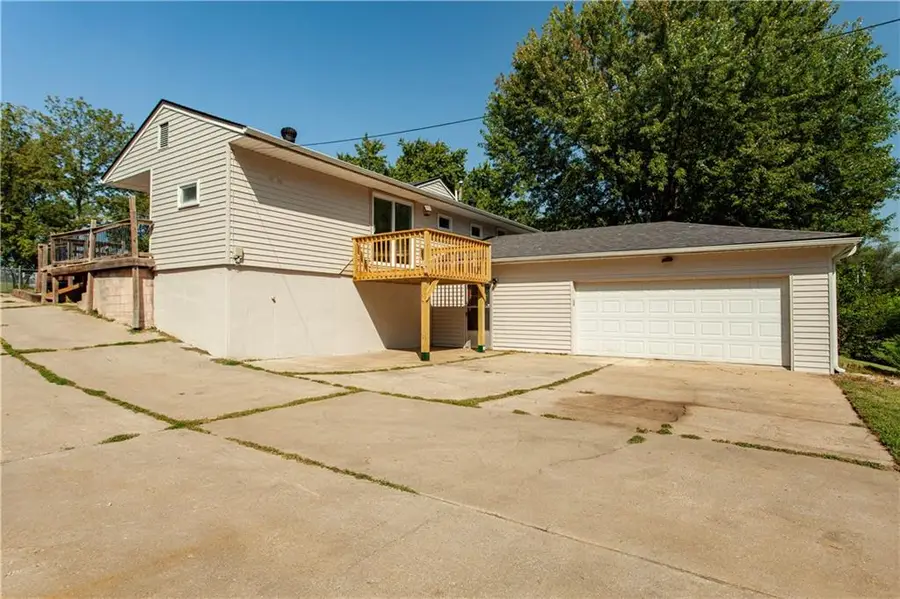 301 N Lee Street, Buckner, MO 64016 - Image #2