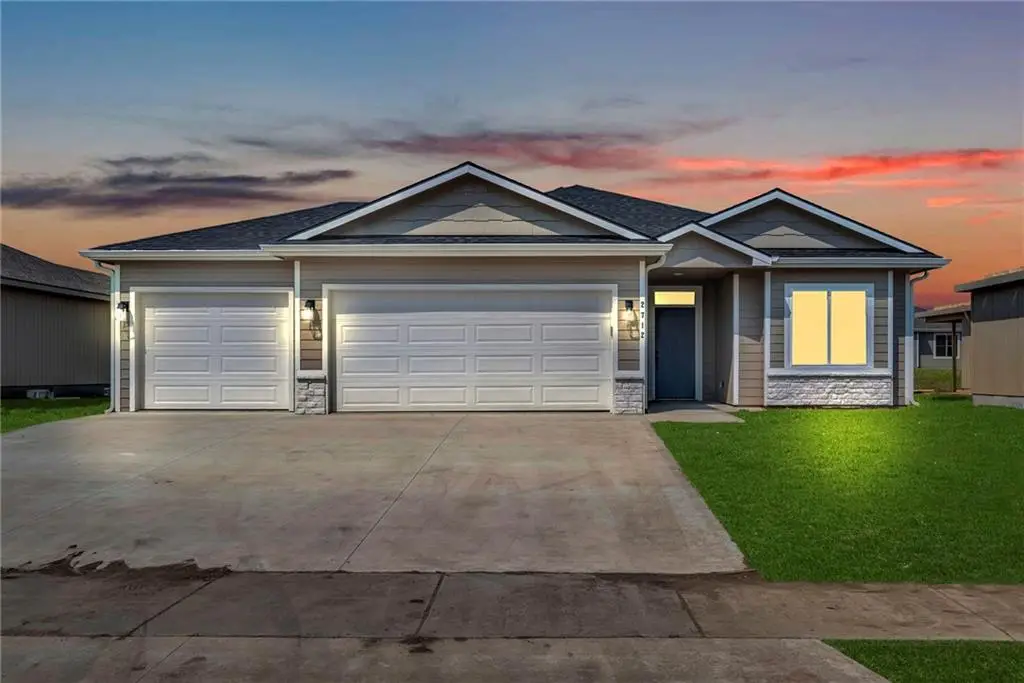 2712 E 26th Terrace, Lawrence, KS 66046 - Image #1