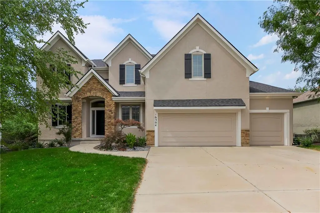 16304 Larsen Street, Overland Park, KS 66221 - Image #1