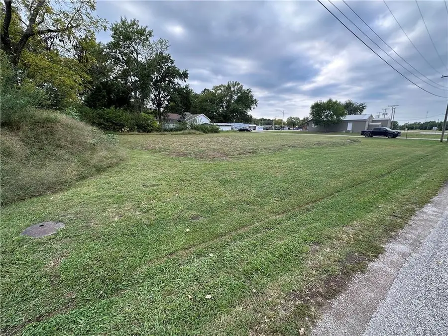 408 E 12th Street, Pleasanton, KS 66075 - Image #2