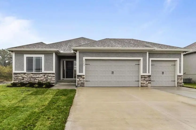 8005 Se Hoot Owl Street, Blue Springs, MO 64014 - Image #1