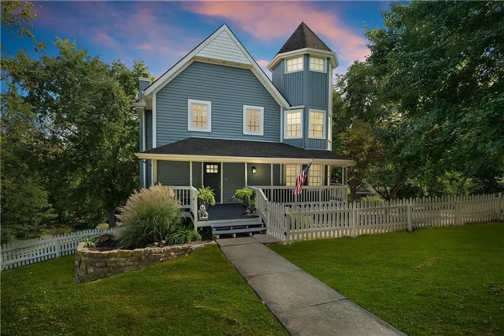 12020 N Windbrook Court, Parkville, MO 64152 - Image #1