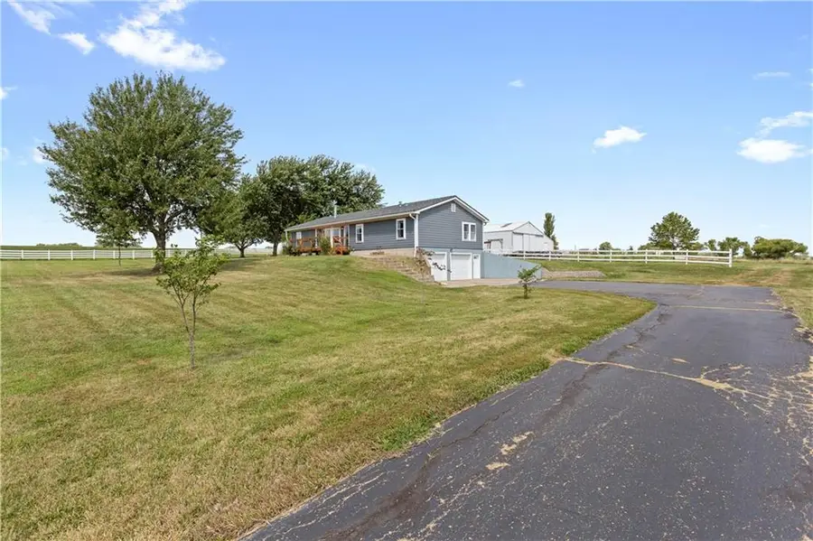15038 Fairmount Road, Basehor, KS 66007 - Image #2