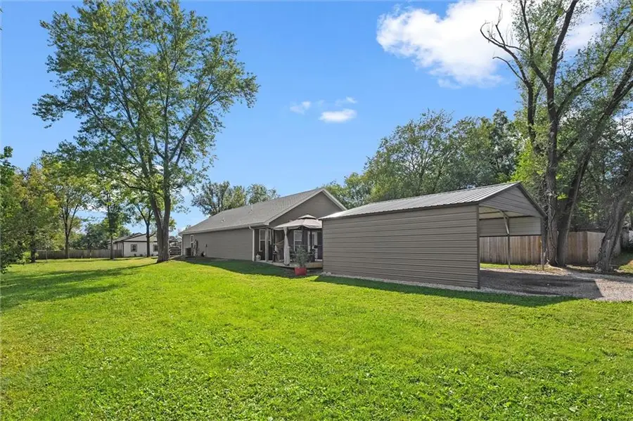 124 E Pacific Avenue, Osawatomie, KS 66064 - Image #3