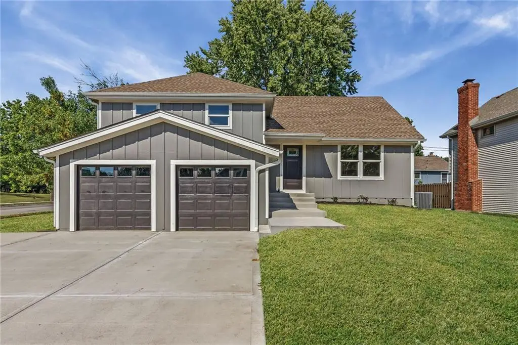 1820 E Pawnee Drive, Olathe, KS 66062 - Image #1