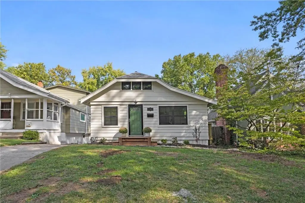 16 E 73rd Street, Kansas City, MO 64114 - Image #1