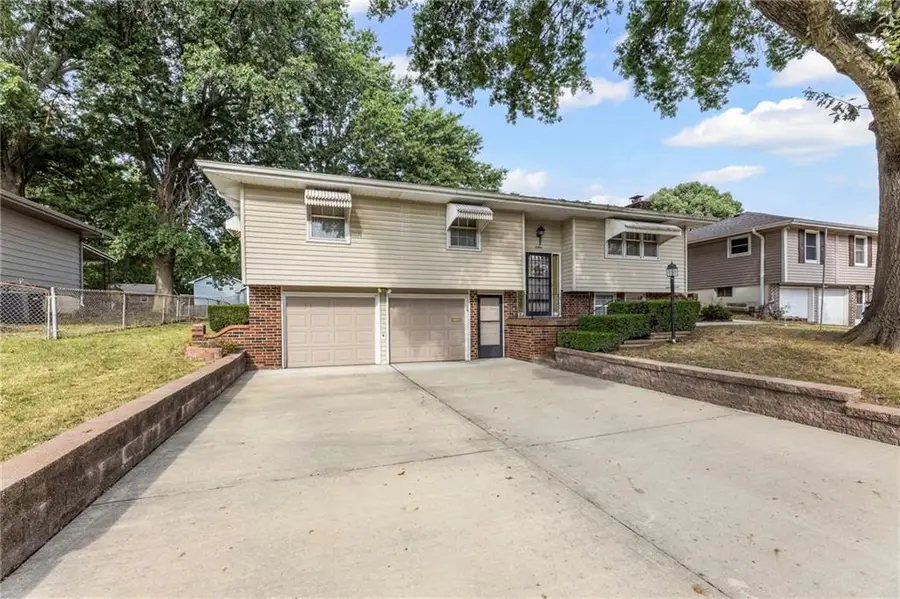 13804 Bennington Avenue, Grandview, MO 64030 - #3