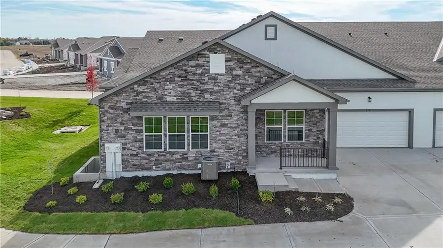 109 S Diane Drive, Olathe, KS 66061 - Image #2