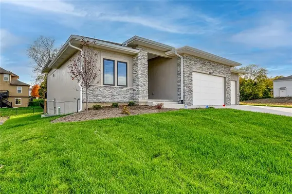 3916 SW Flintrock Drive, Lee's Summit, MO 64082