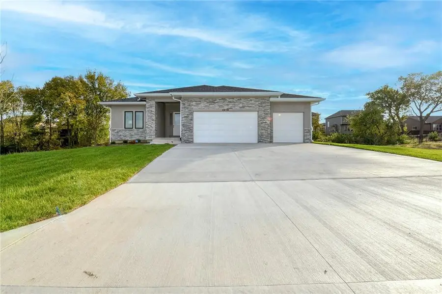 3916 SW Flintrock Drive, Lees Summit, MO 64082 - Image #2