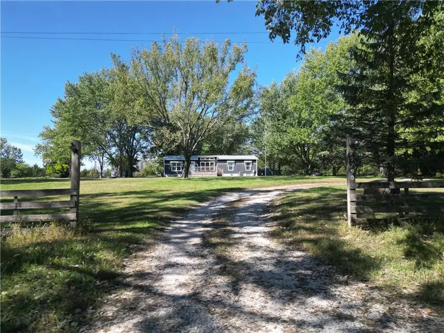29290 Oxford Road, Louisburg, KS 66053 - Image #2