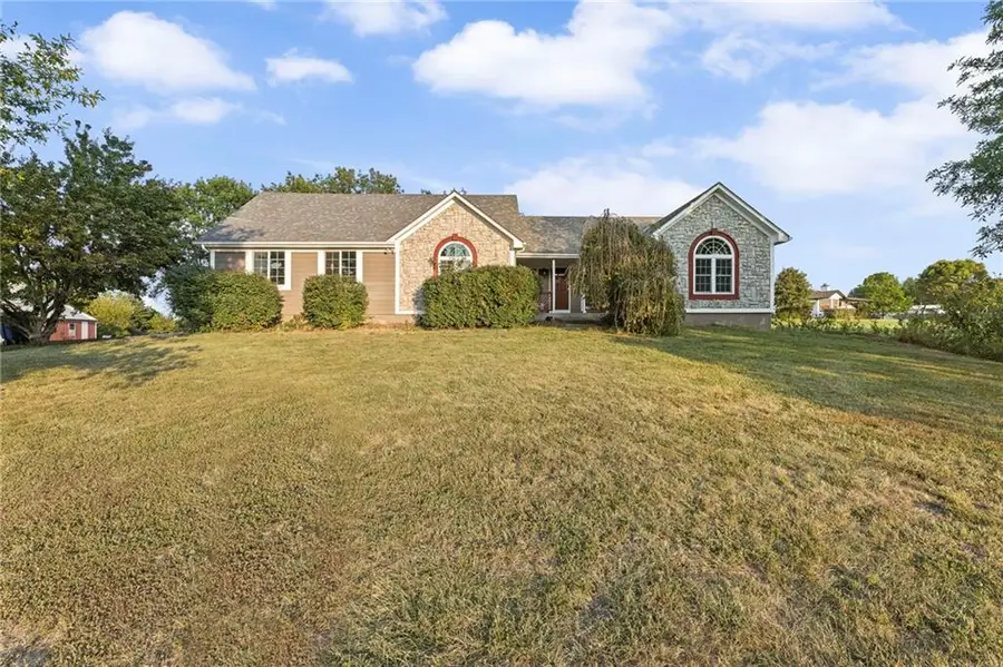 26949 Moonlight Road, Paola, KS 66071 - Image #3
