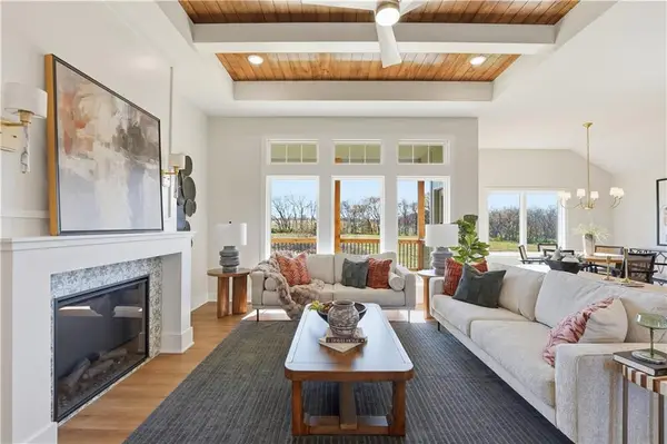 12151 N Forest Court, Kansas City, MO 64165