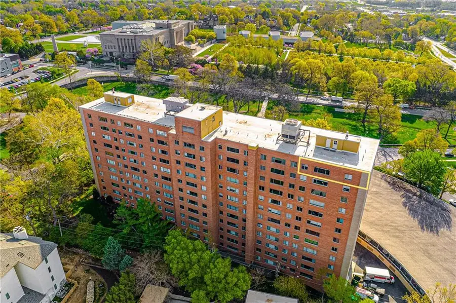 4550 Warwick Boulevard #1205, Kansas City, MO 64111 - Image #2