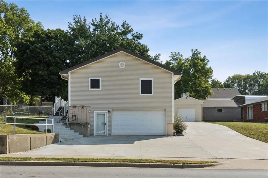 307 N Gallatin Street, Liberty, MO 64068 - Image #2