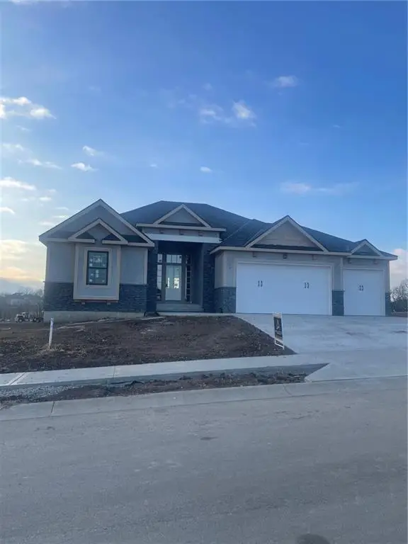 8734 N Farley Avenue, Kansas City, MO 64157