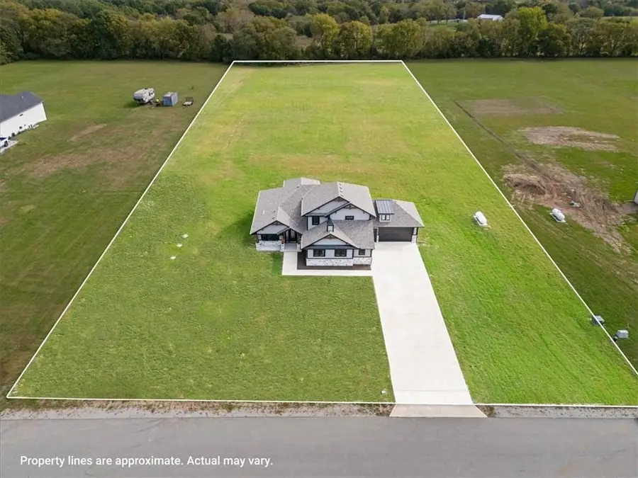 13507 Woodland Ranch Drive, Lees Summit, MO 64086 - Image #2