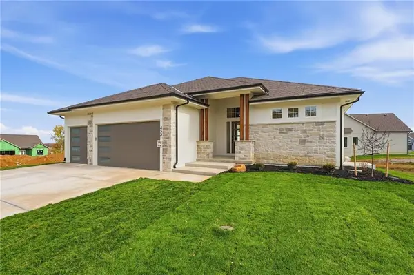 4331 NE Hideaway Drive, Lee's Summit, MO 64064