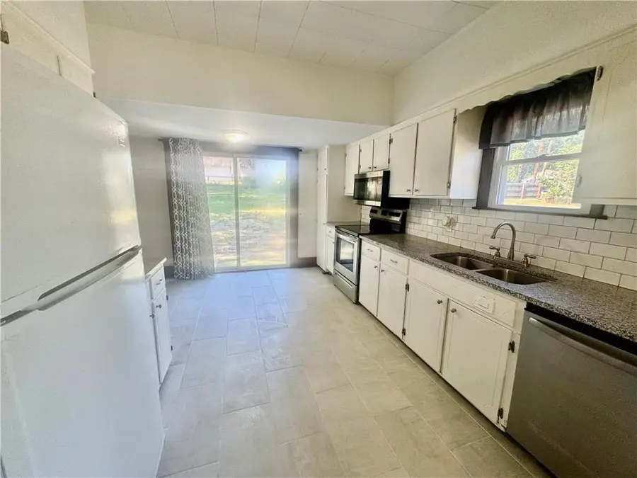 1011 N Broadway Street, Leavenworth, KS 66048 - Image #2