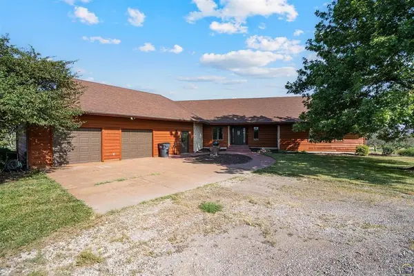 9736 West Lake Road, Ozawkie, KS 66070