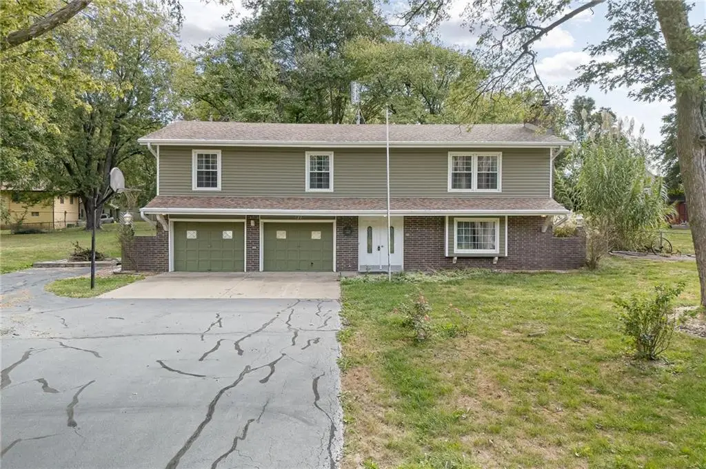 621 Valley Street, Lathrop, MO 64465 - #1