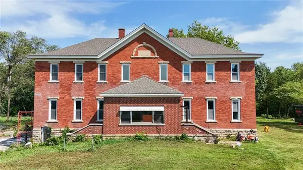 16010 Fairview Road, Oskaloosa, KS 66066