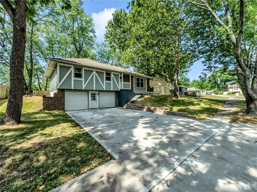 1300 NE Browning Lane, Lees Summit, MO 64086 - Image #2