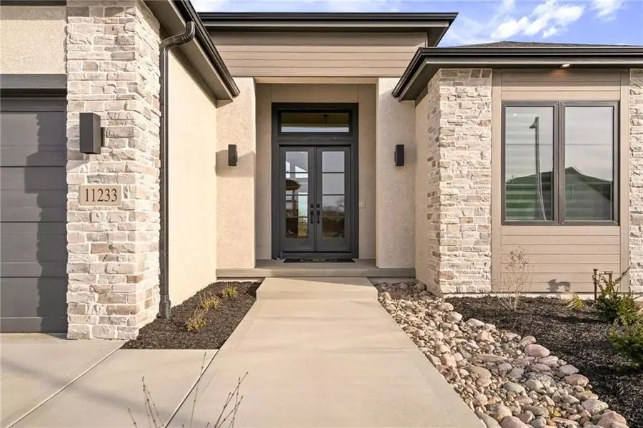 11233 S Sunray Drive, Olathe, KS 66061 - Image #3