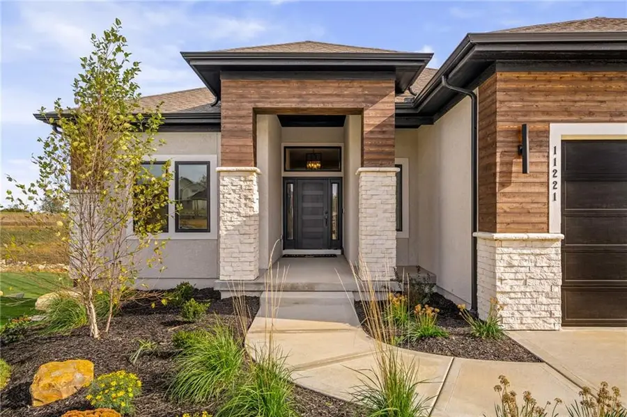 11221 S Sunray Drive, Olathe, KS 66061 - Image #3