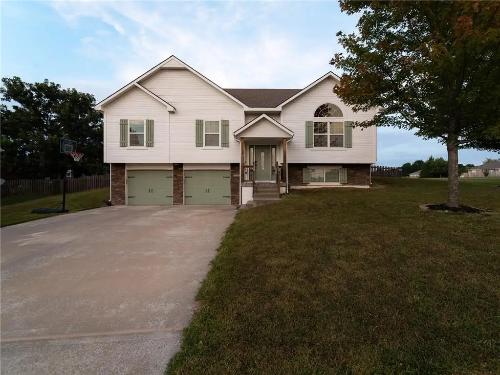 1112 Carlisle Drive, Raymore, MO 64083 - Image #1