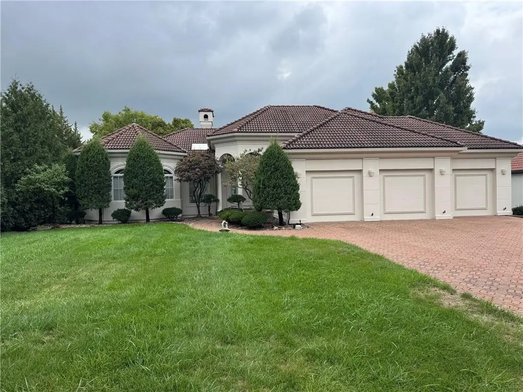 637 NE Shoreline Drive, Lees Summit, MO 64064 - Image #1