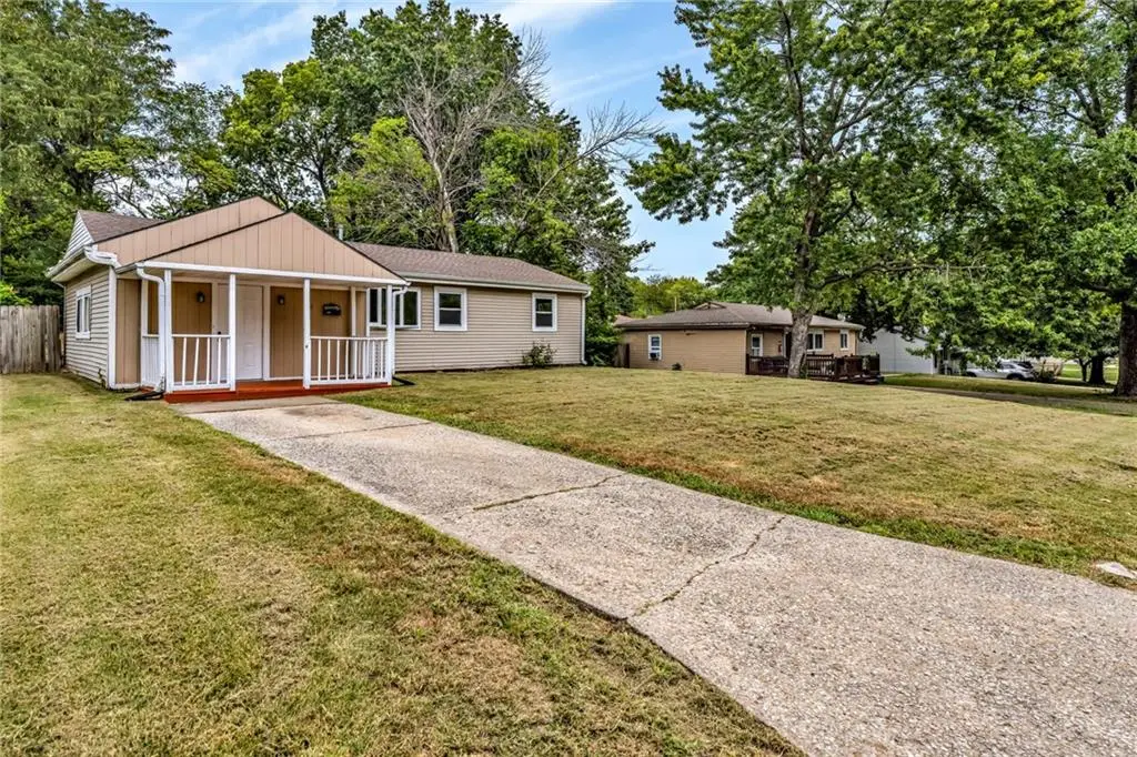 810 NE 62nd Street, Gladstone, MO 64118 - Image #1