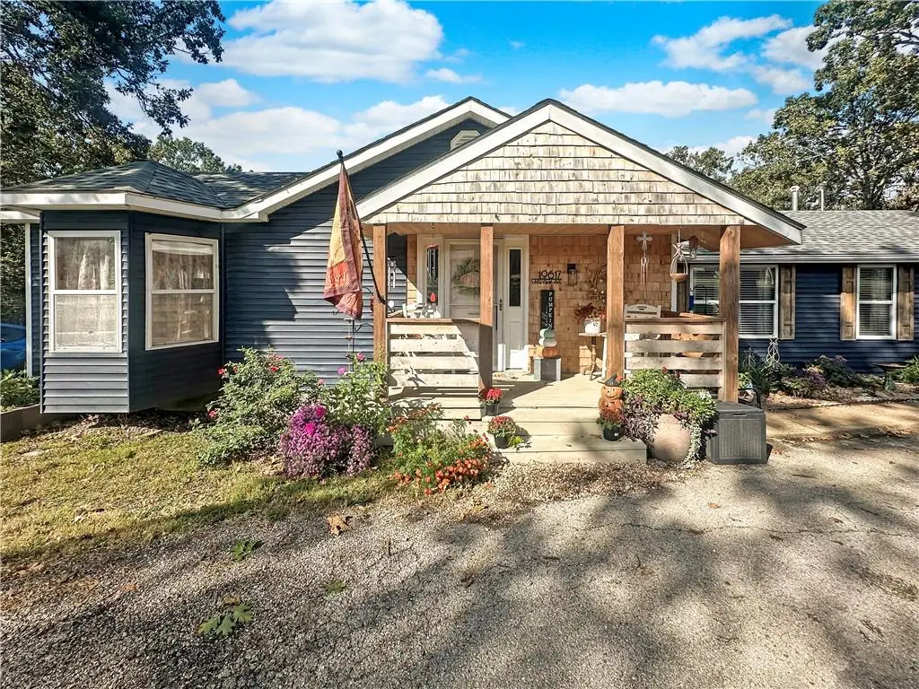 19617 Lakeview Avenue, Warsaw, MO 65355 - Image #1