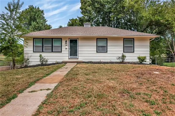 403 NW Lakeview Road, Blue Springs, MO 64014