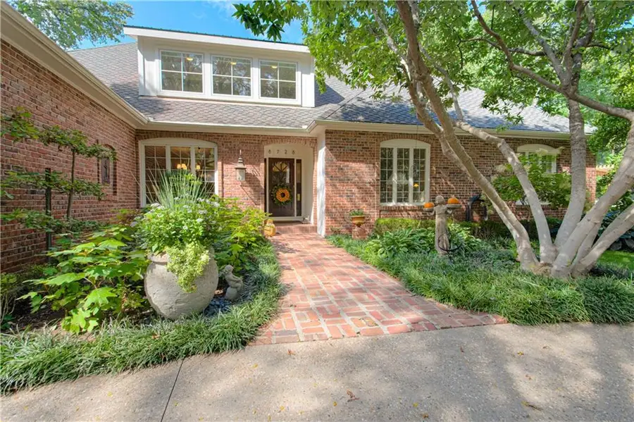 8728 Cherokee Lane, Leawood, KS 66206 - Image #2