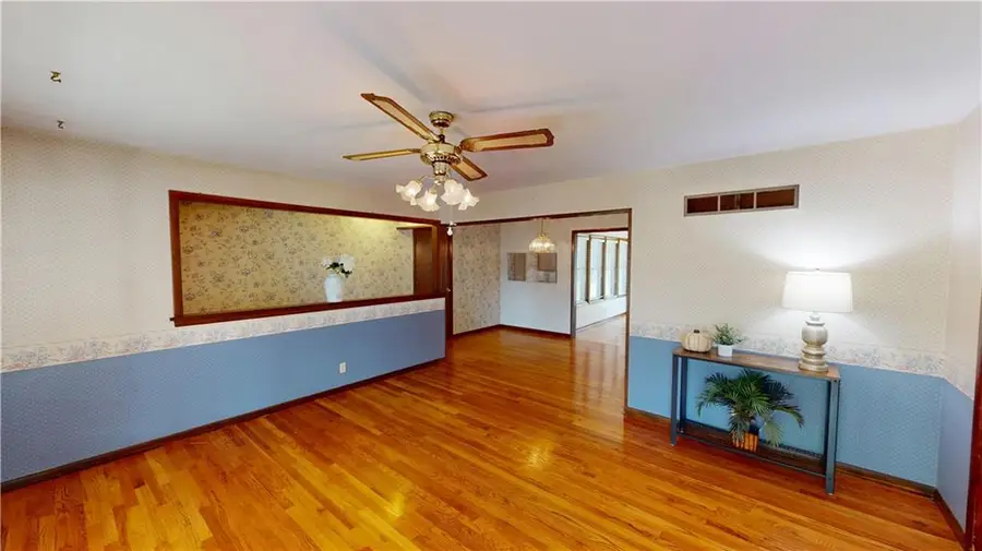 9801 Grandview Street, Overland Park, KS 66212 - Image #3