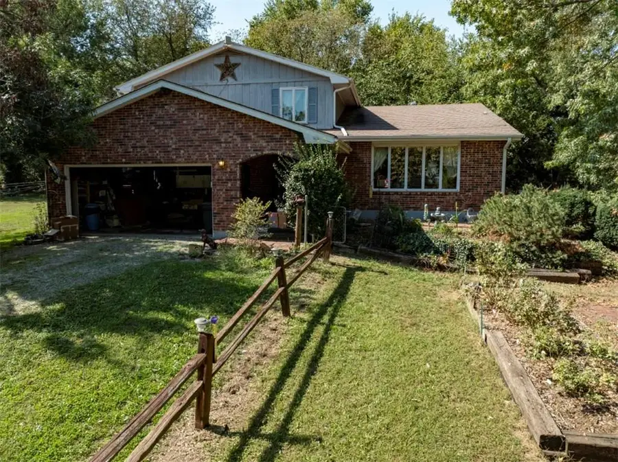 2700 S Eisenhower Avenue, Ottawa, KS 66067 - Image #2