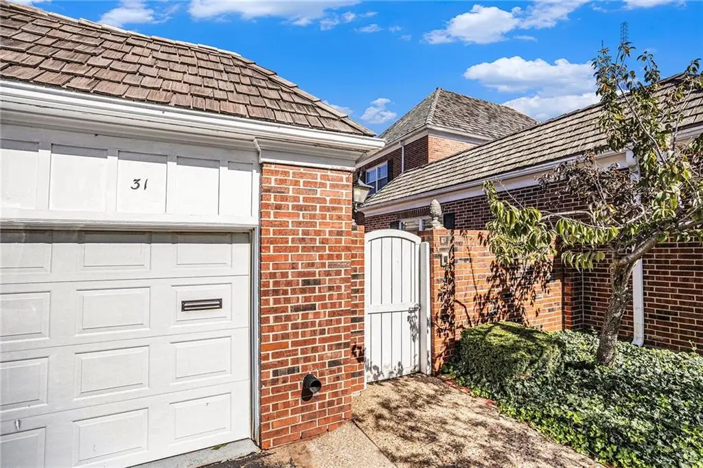 31 Compton Court, Prairie Village, KS 66208 - Image #1