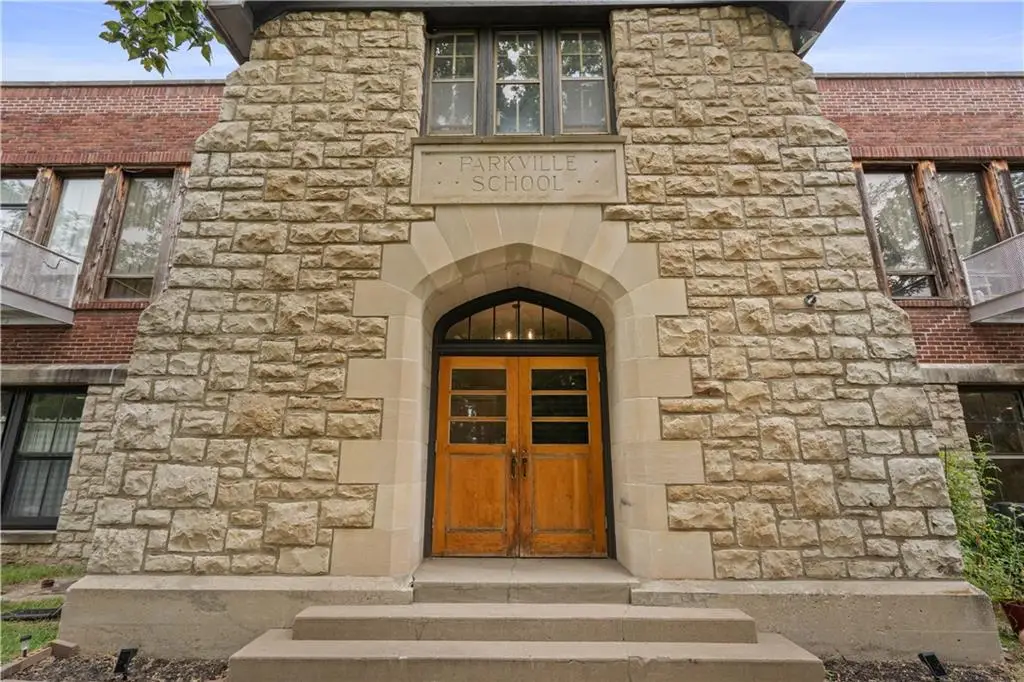 1201 Main Street, Parkville, MO 64152 - Image #1