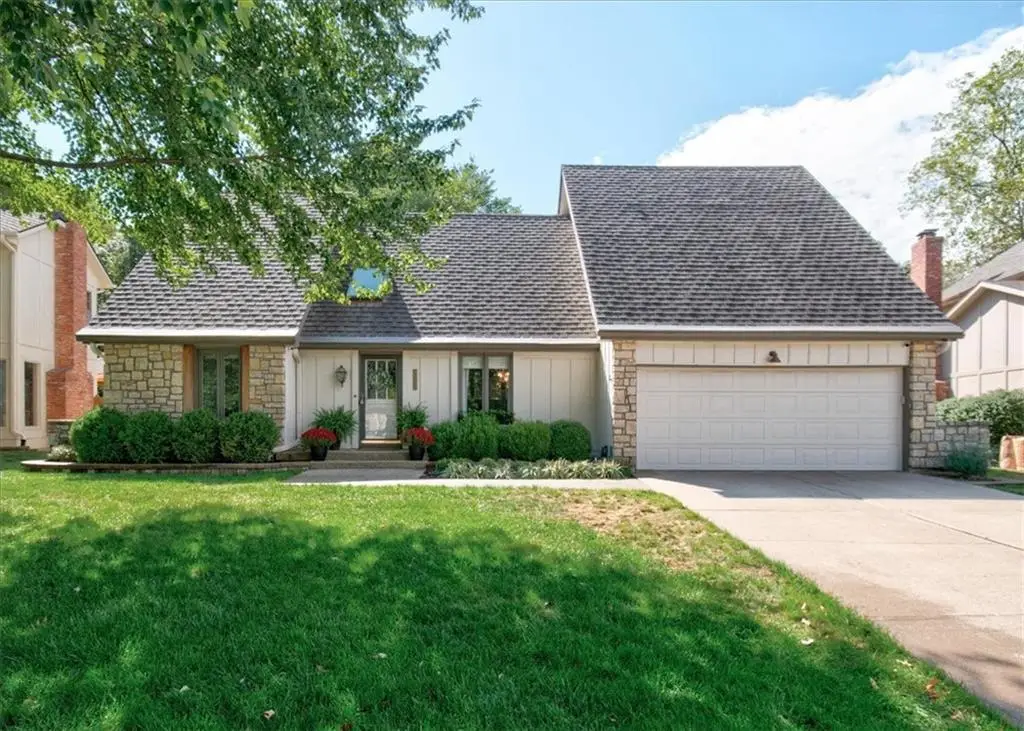 203 NE Shoreview Drive, Lees Summit, MO 64064 - Image #1