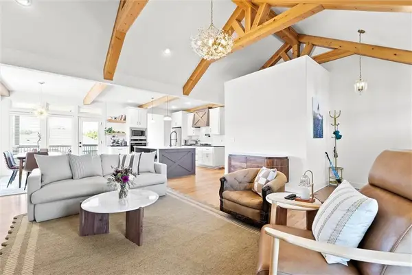 815 SE Shamrock Lane, Blue Springs, MO 64014