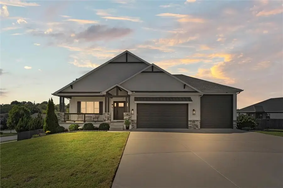 815 SE Shamrock Lane, Blue Springs, MO 64014 - Image #2