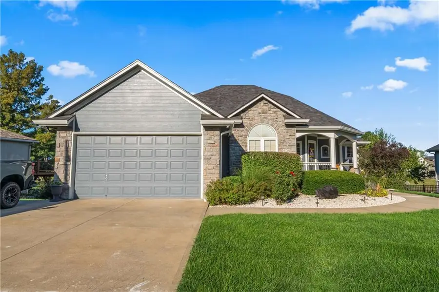 636 SW Lakeview Drive, Grain Valley, MO 64029 - Image #2