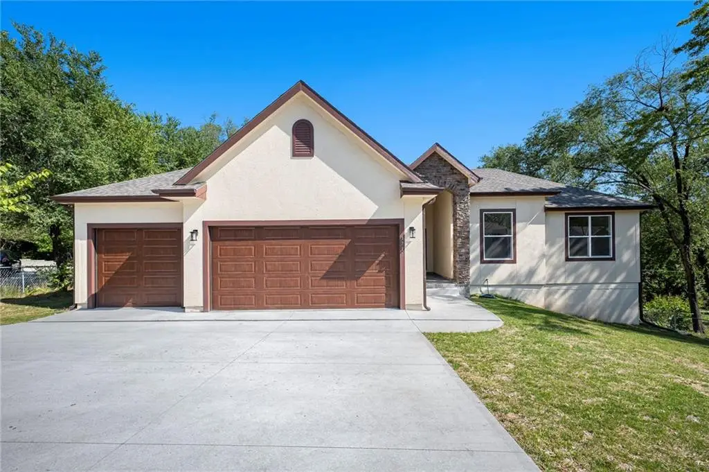 3711 N Wayne Avenue, Kansas City, MO 64116 - Image #1