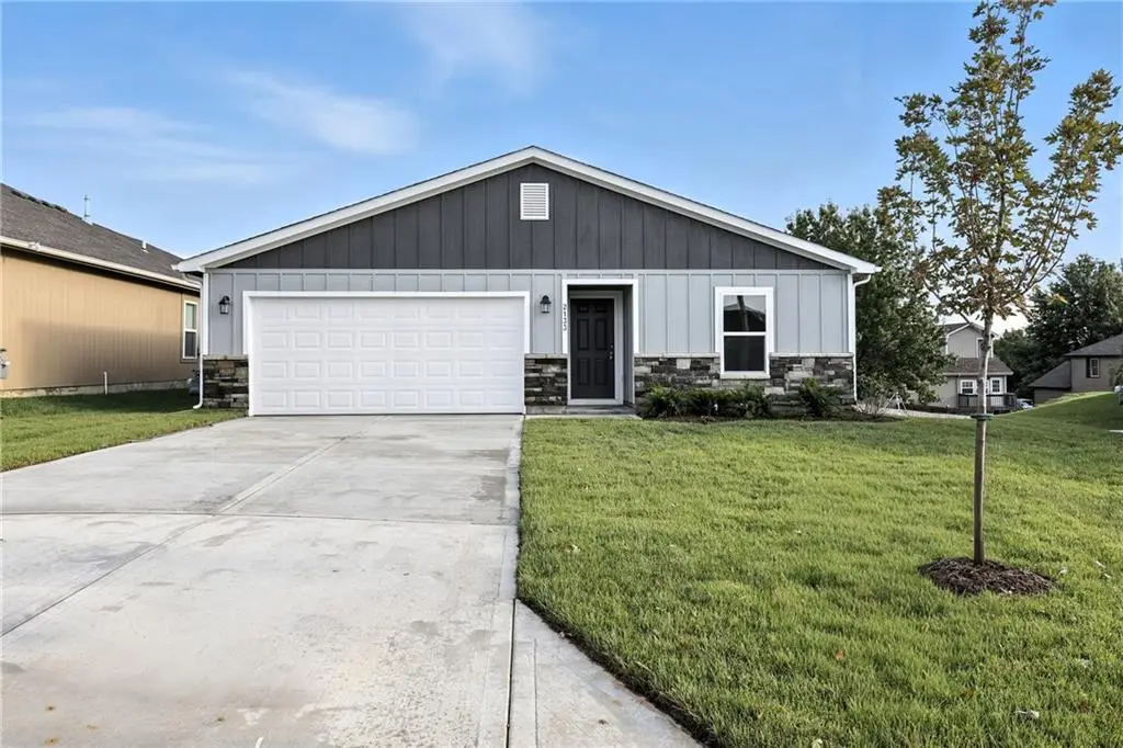 2133 Brook Ridge Circle, Tonganoxie, KS 66086 - #1