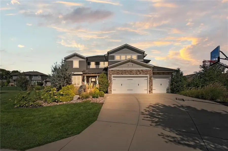 19723 Barstow Street, Spring Hill, KS 66083 - Image #2