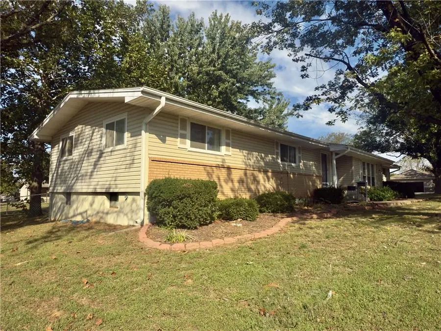 124 Hillcrest Drive, Nevada, MO 64772 - Image #3