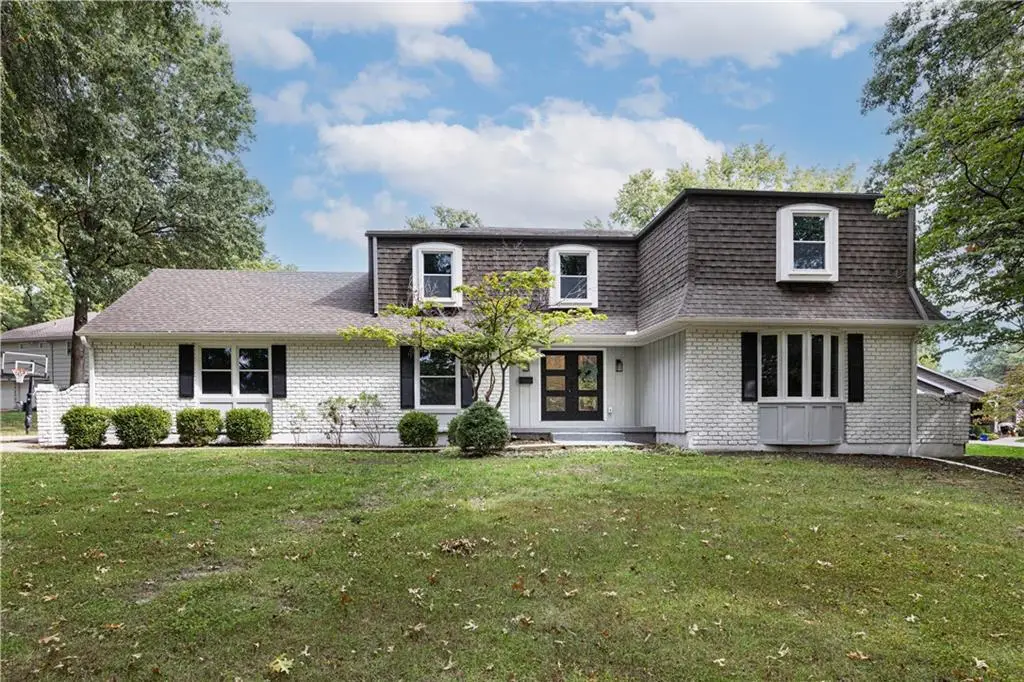 10425 Mohawk Lane, Leawood, KS 66206 - Image #1