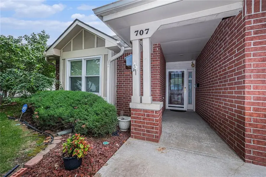 707 N Somerset Terrace, Olathe, KS 66062 - Image #3